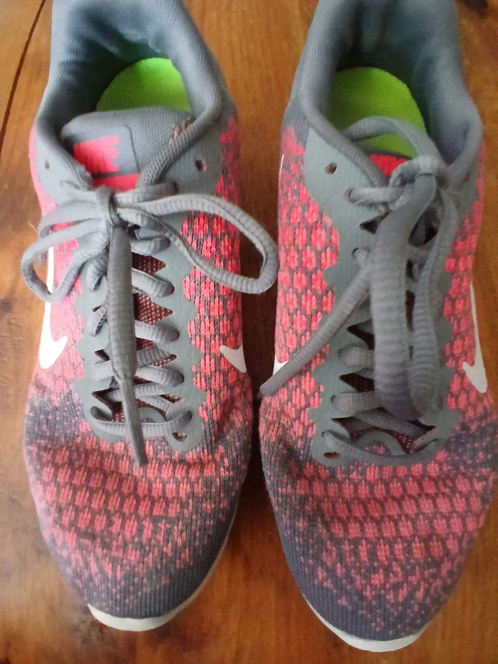 Air Max Nike Sequent 2 Running Shoe Sz 9. Cool Gray Hot Punch.